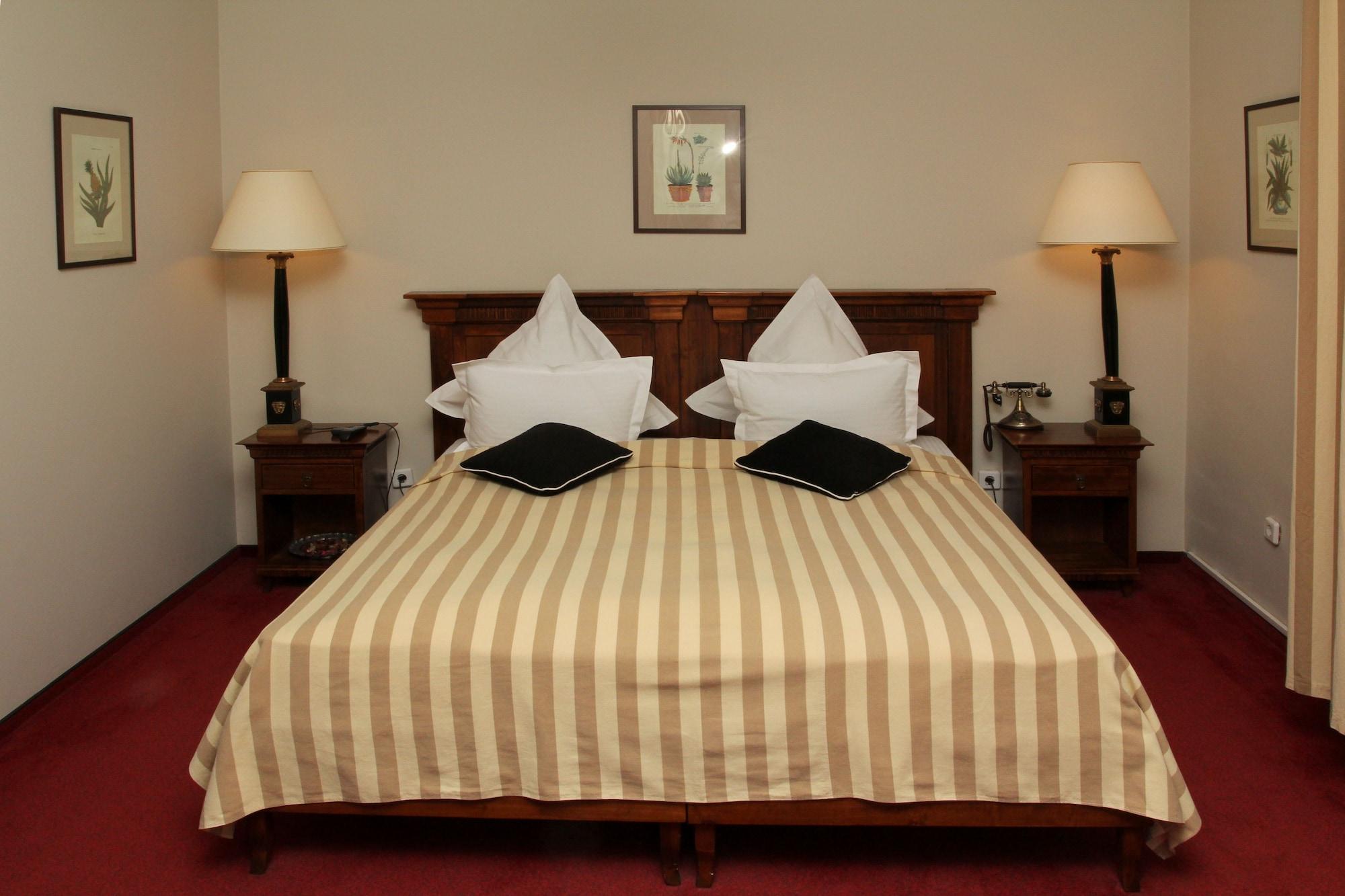 Aparthotel Arc De Triomphe 4*