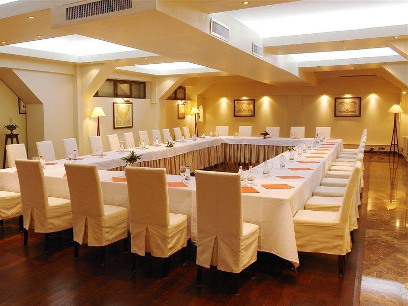 Aparthotel Arc De Triomphe 4*